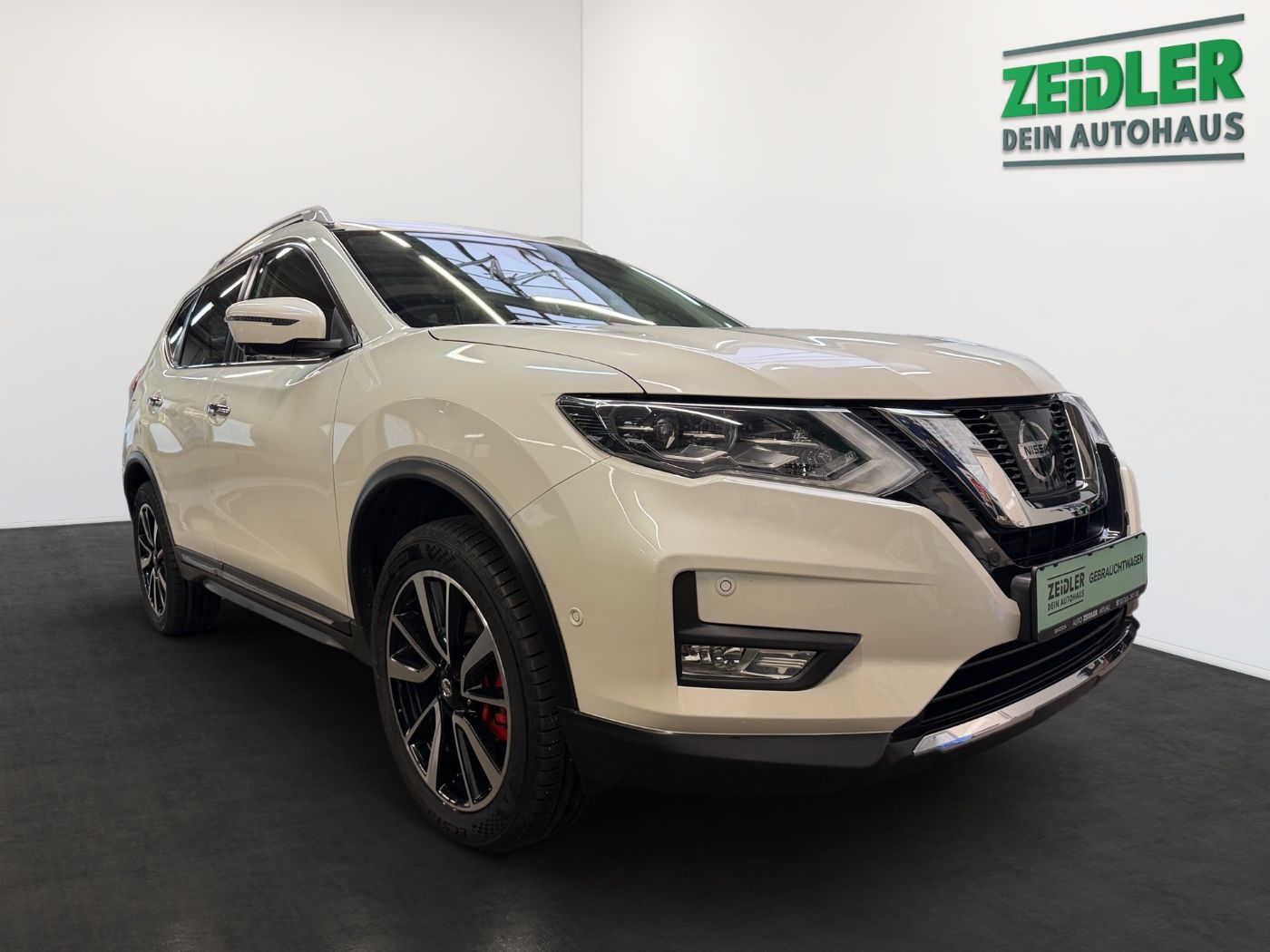 Nissan X-Trail 2.0 dCi Tekna 4x4 LM Navi Pano Kam. AHK Bild 2
