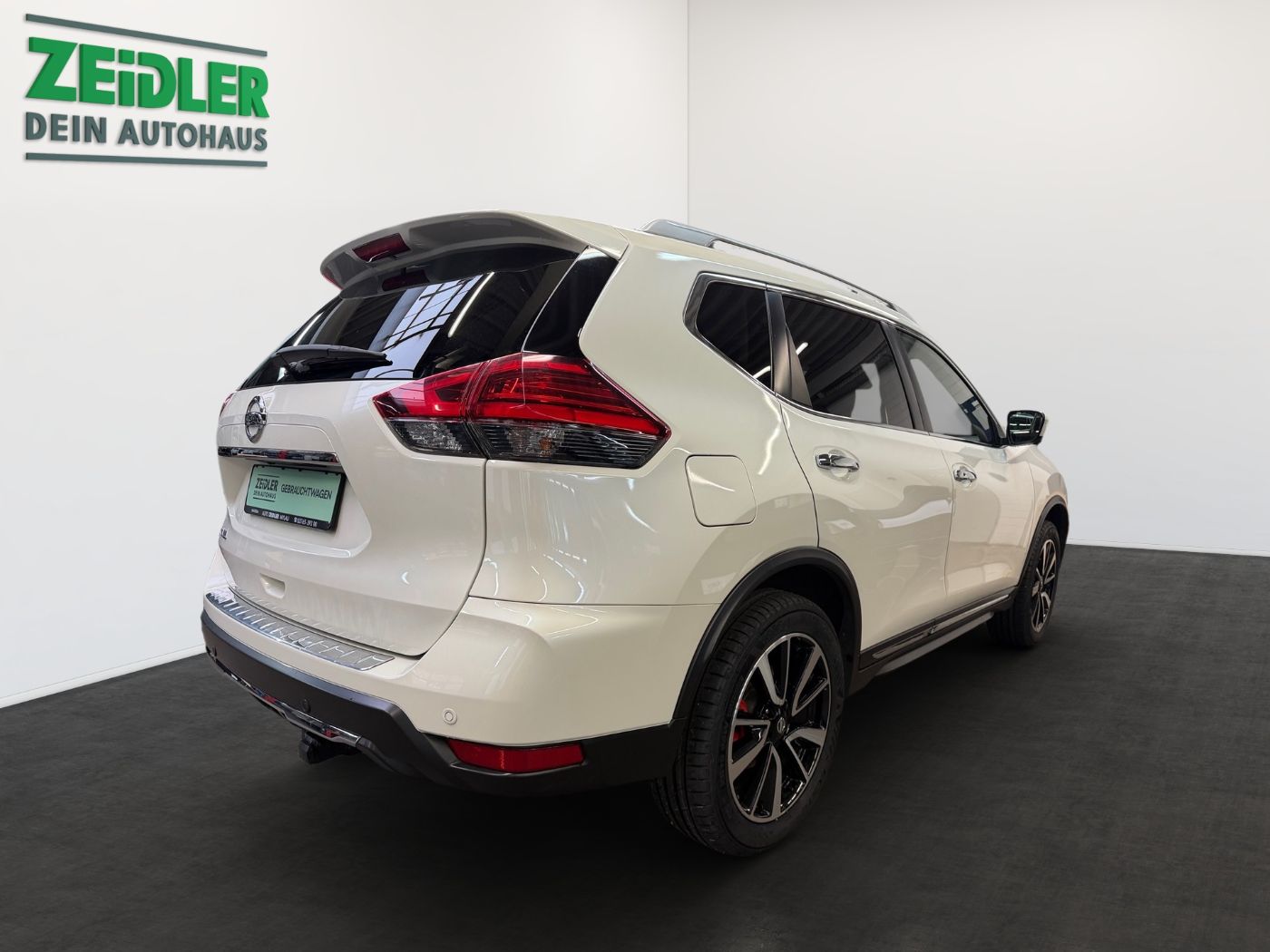 Nissan X-Trail 2.0 dCi Tekna 4x4 LM Navi Pano Kam. AHK Bild 3