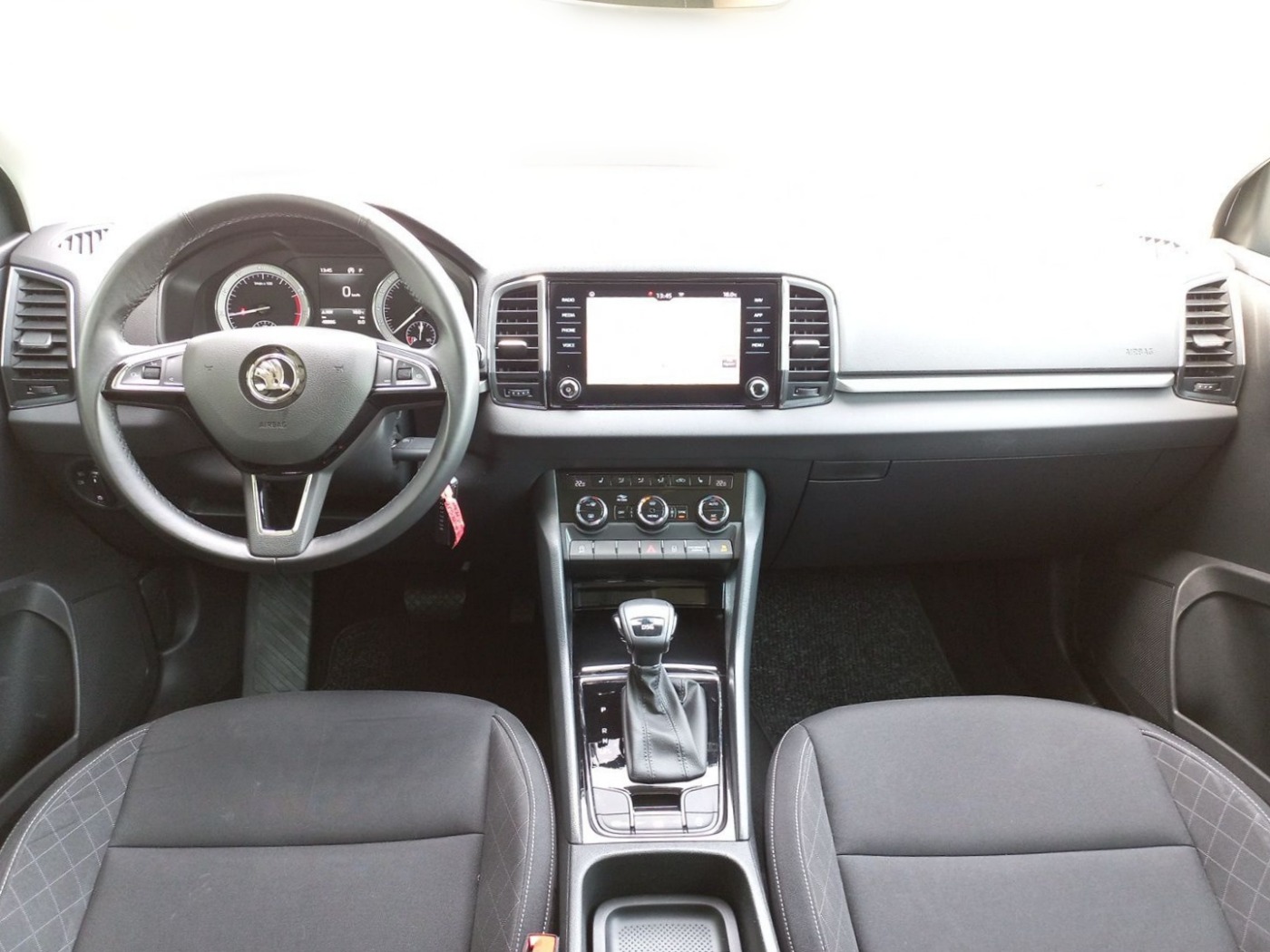 Skoda Karoq 1.5 TSI DSG Ambition DAB LHZ NAVI PDC SHZ Bild 10