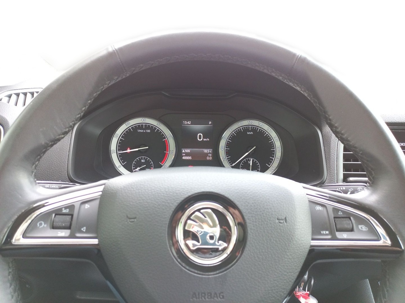 Skoda Karoq 1.5 TSI DSG Ambition DAB LHZ NAVI PDC SHZ Bild 11