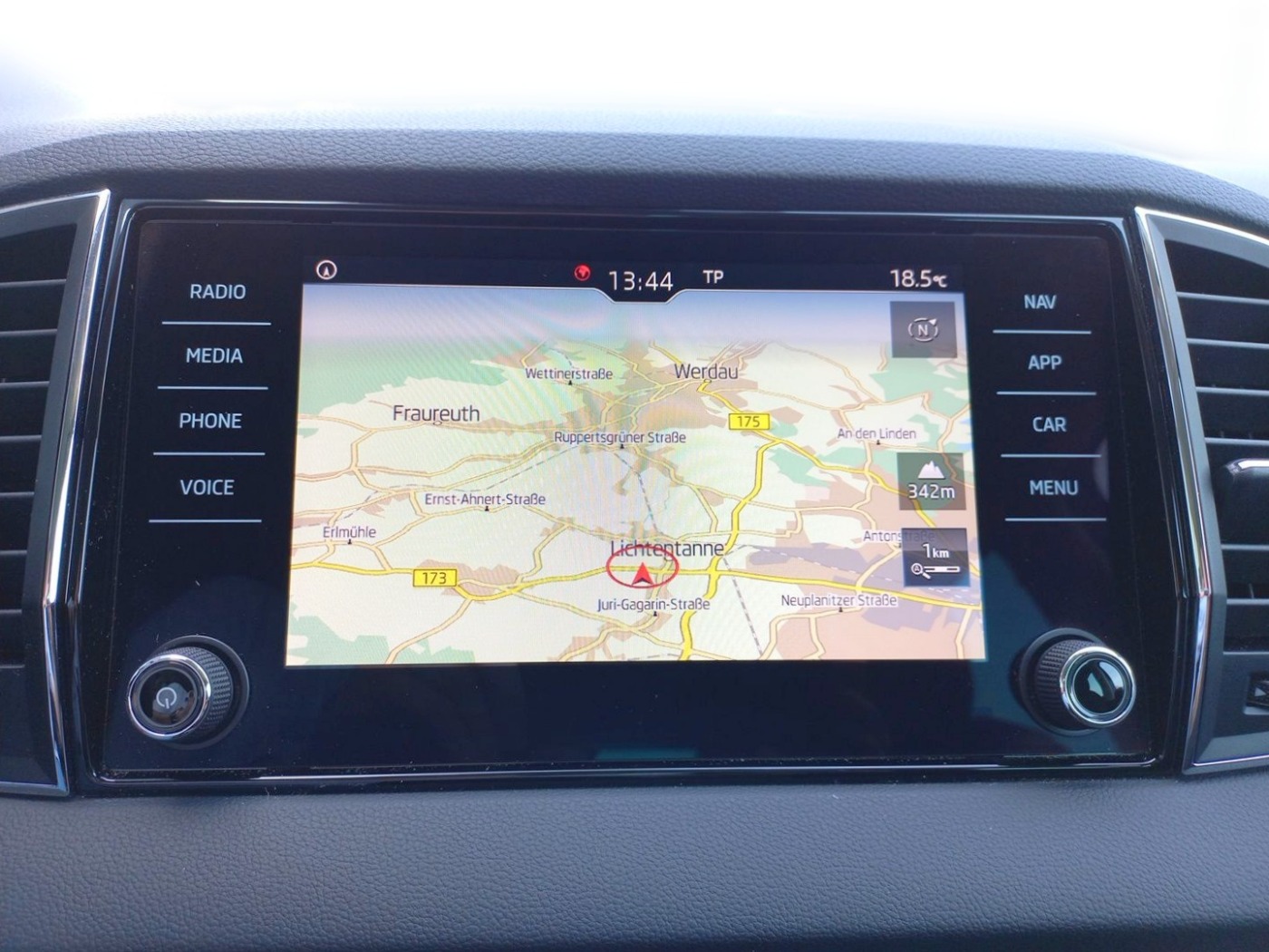 Skoda Karoq 1.5 TSI DSG Ambition DAB LHZ NAVI PDC SHZ Bild 12