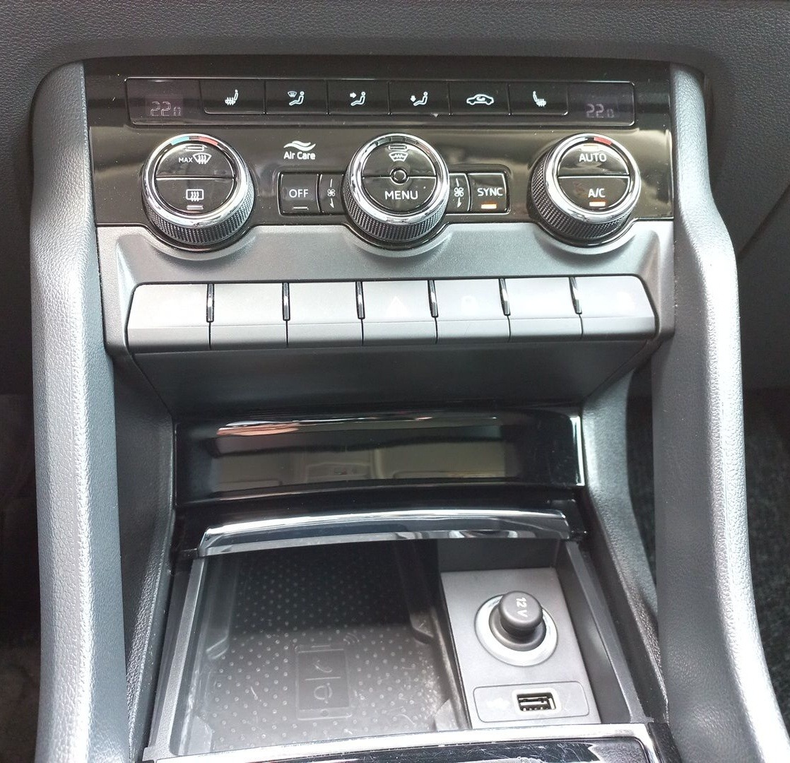 Skoda Karoq 1.5 TSI DSG Ambition DAB LHZ NAVI PDC SHZ Bild 13