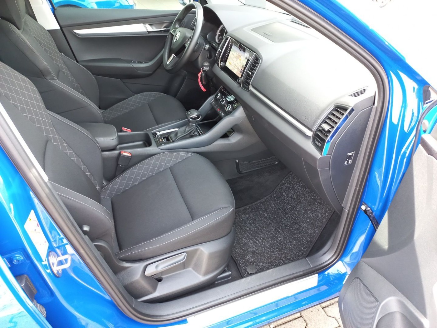 Skoda Karoq 1.5 TSI DSG Ambition DAB LHZ NAVI PDC SHZ Bild 15