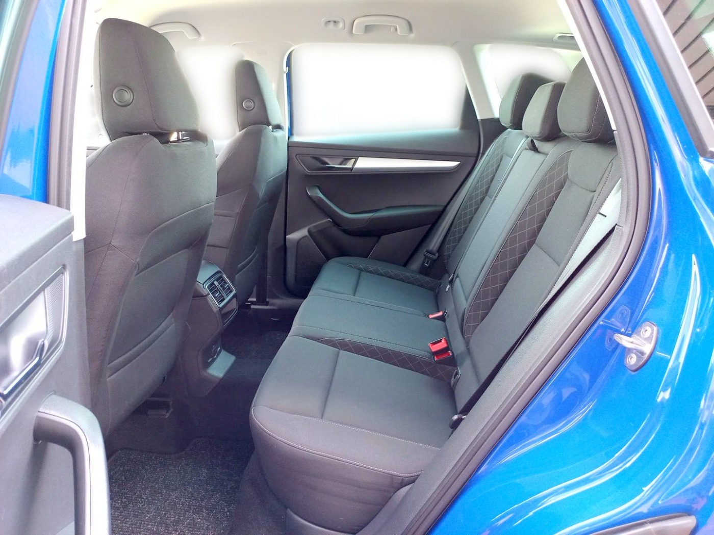 Skoda Karoq 1.5 TSI DSG Ambition DAB LHZ NAVI PDC SHZ Bild 16