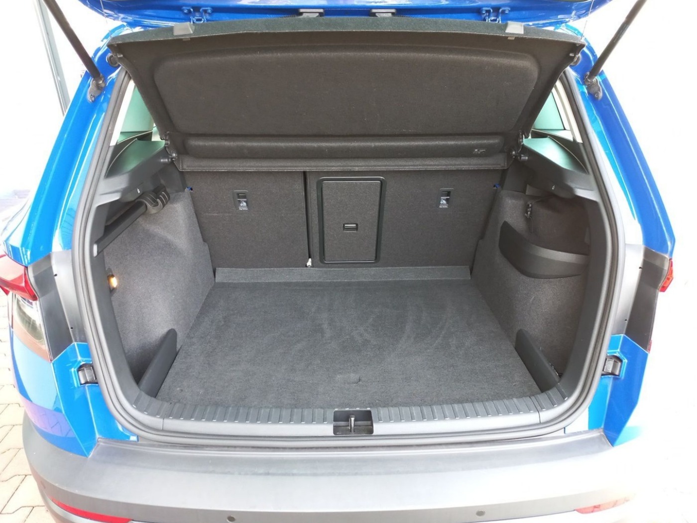 Skoda Karoq 1.5 TSI DSG Ambition DAB LHZ NAVI PDC SHZ Bild 17