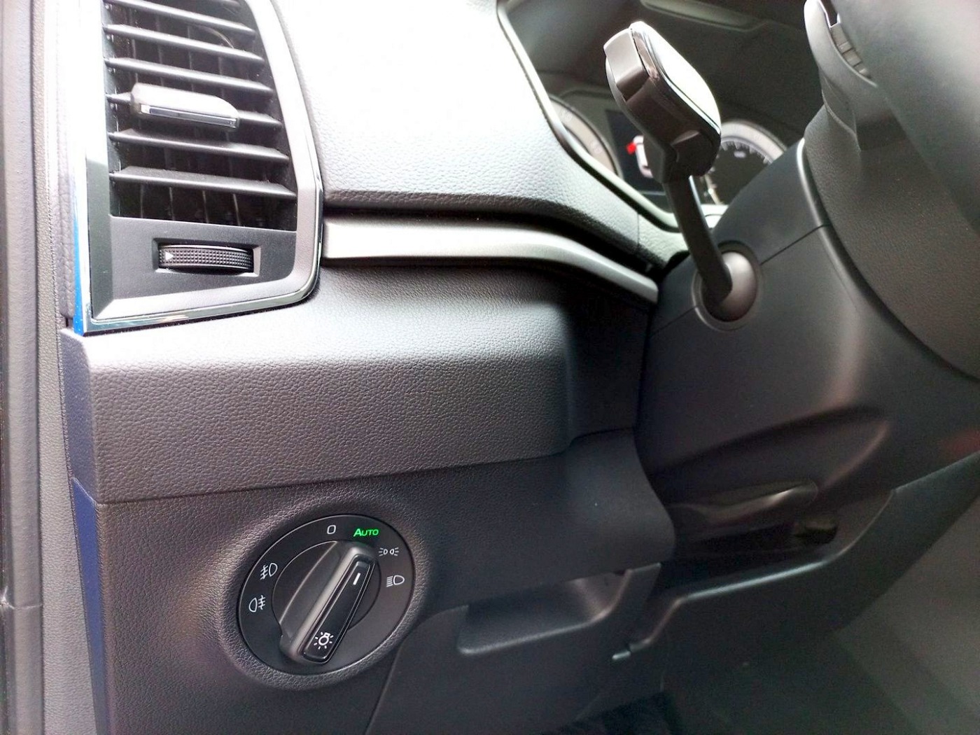 Skoda Karoq 1.5 TSI DSG Ambition DAB LHZ NAVI PDC SHZ Bild 8