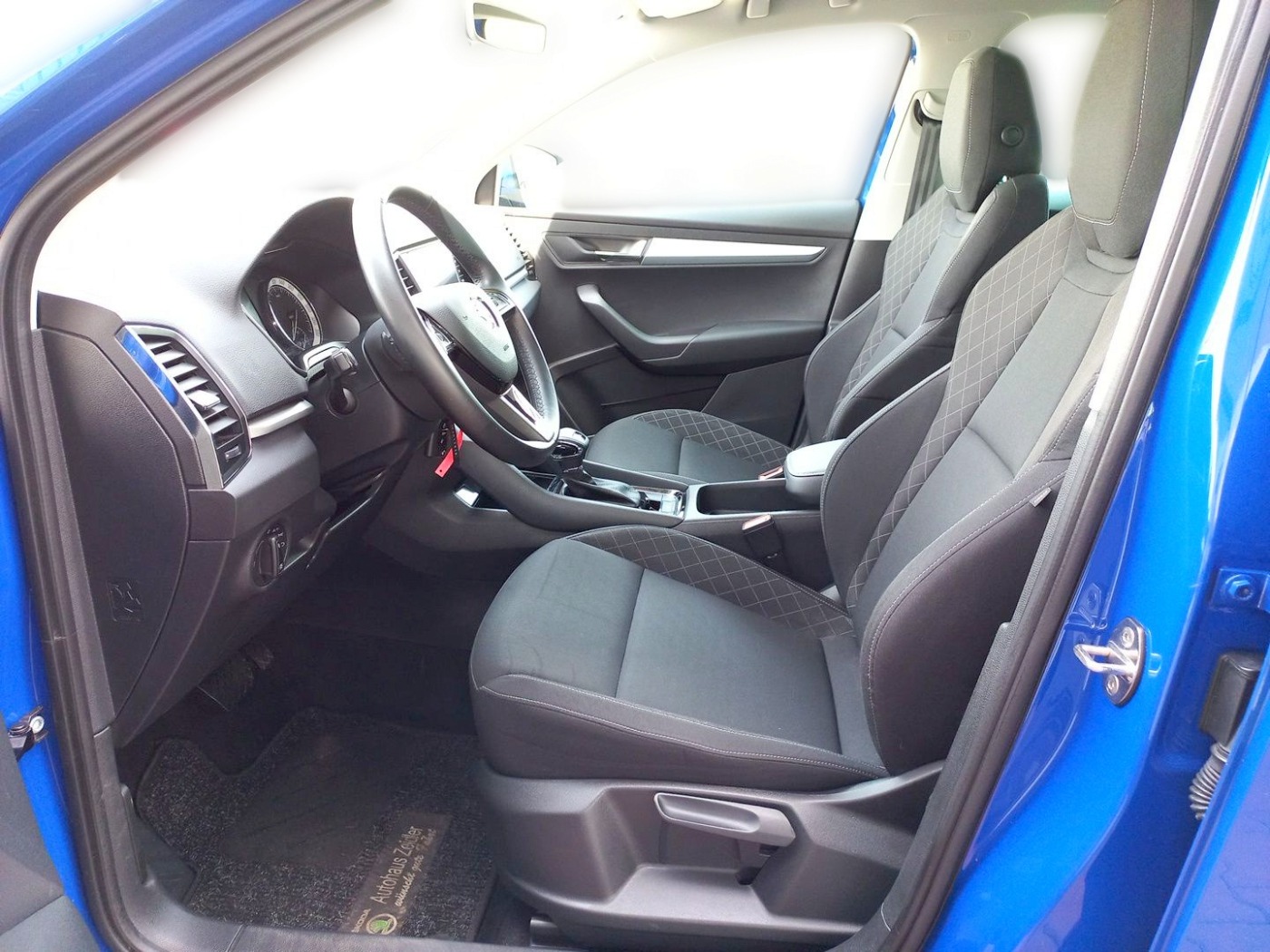 Skoda Karoq 1.5 TSI DSG Ambition DAB LHZ NAVI PDC SHZ Bild 9