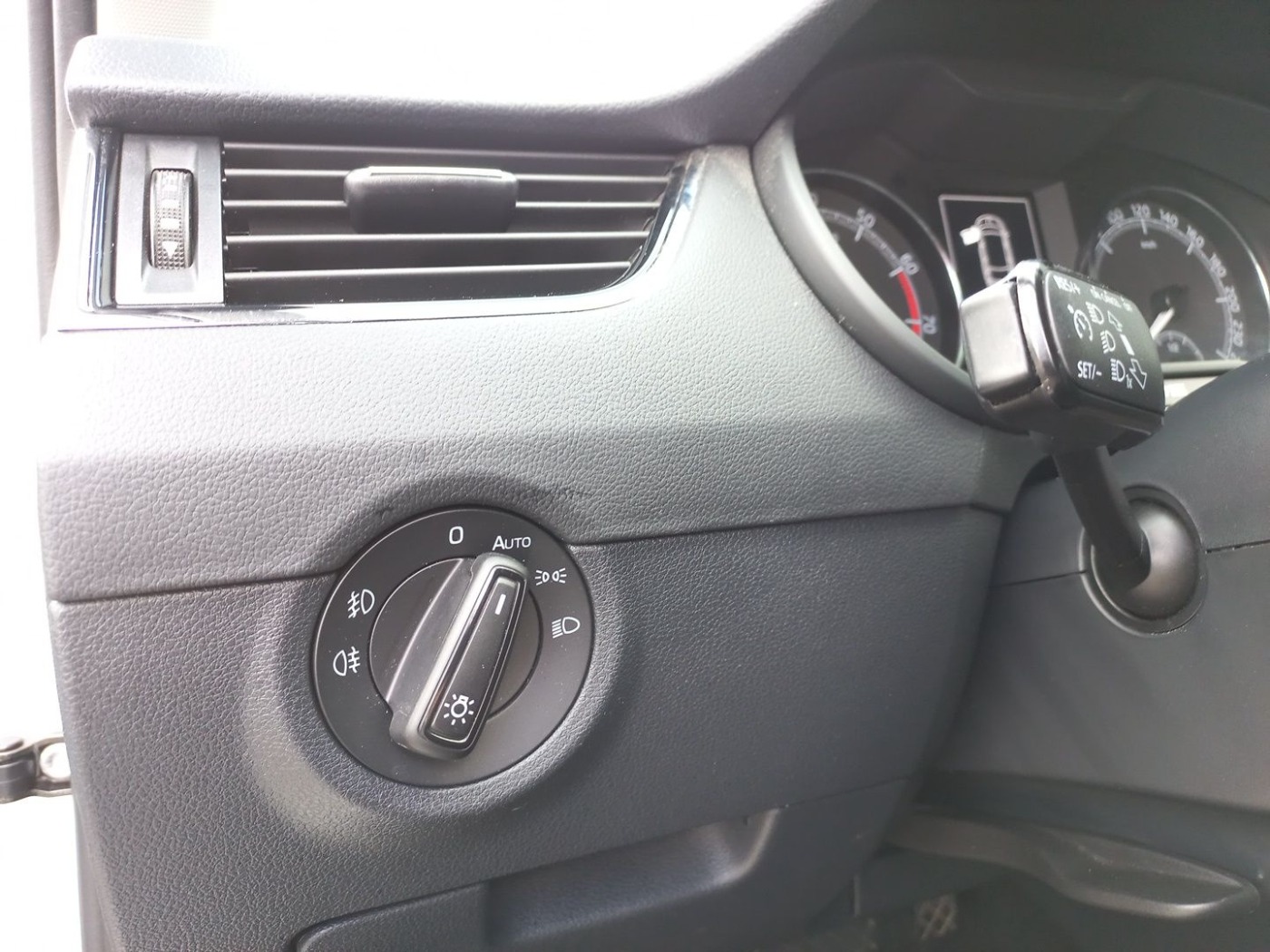 Skoda Octavia III Combi 1.0 TSI DSG Clever NAVI STHZ Bild 8