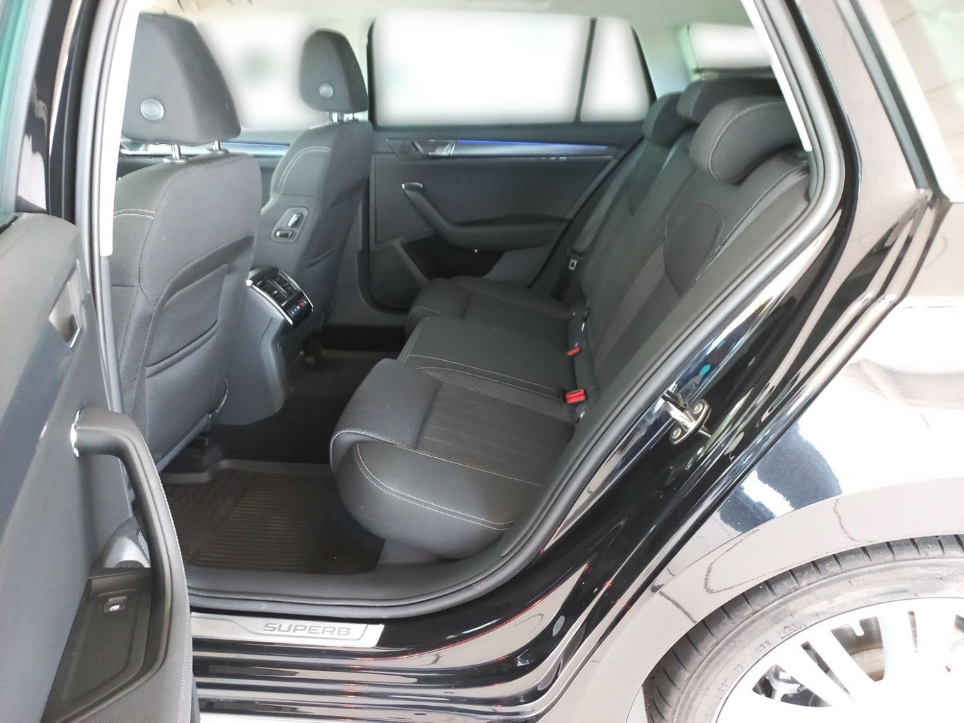 SKODA Superb Combi 2.0 TDI DSG Style AHK ACC LED NAVI Bild 11