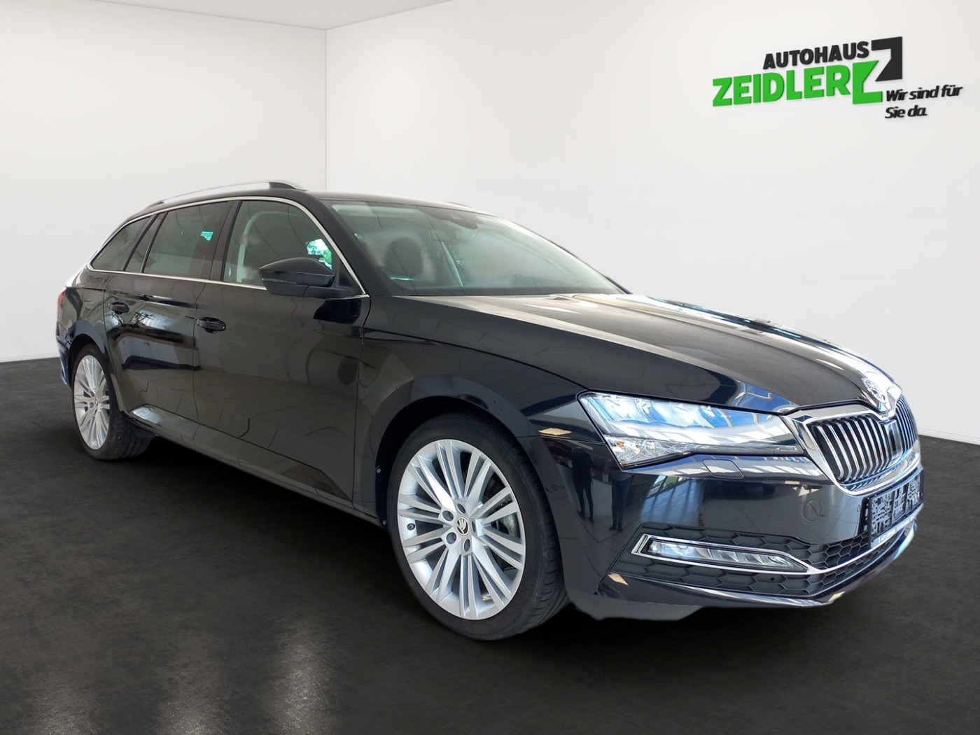 SKODA Superb Combi 2.0 TDI DSG Style AHK ACC LED NAVI Bild 2