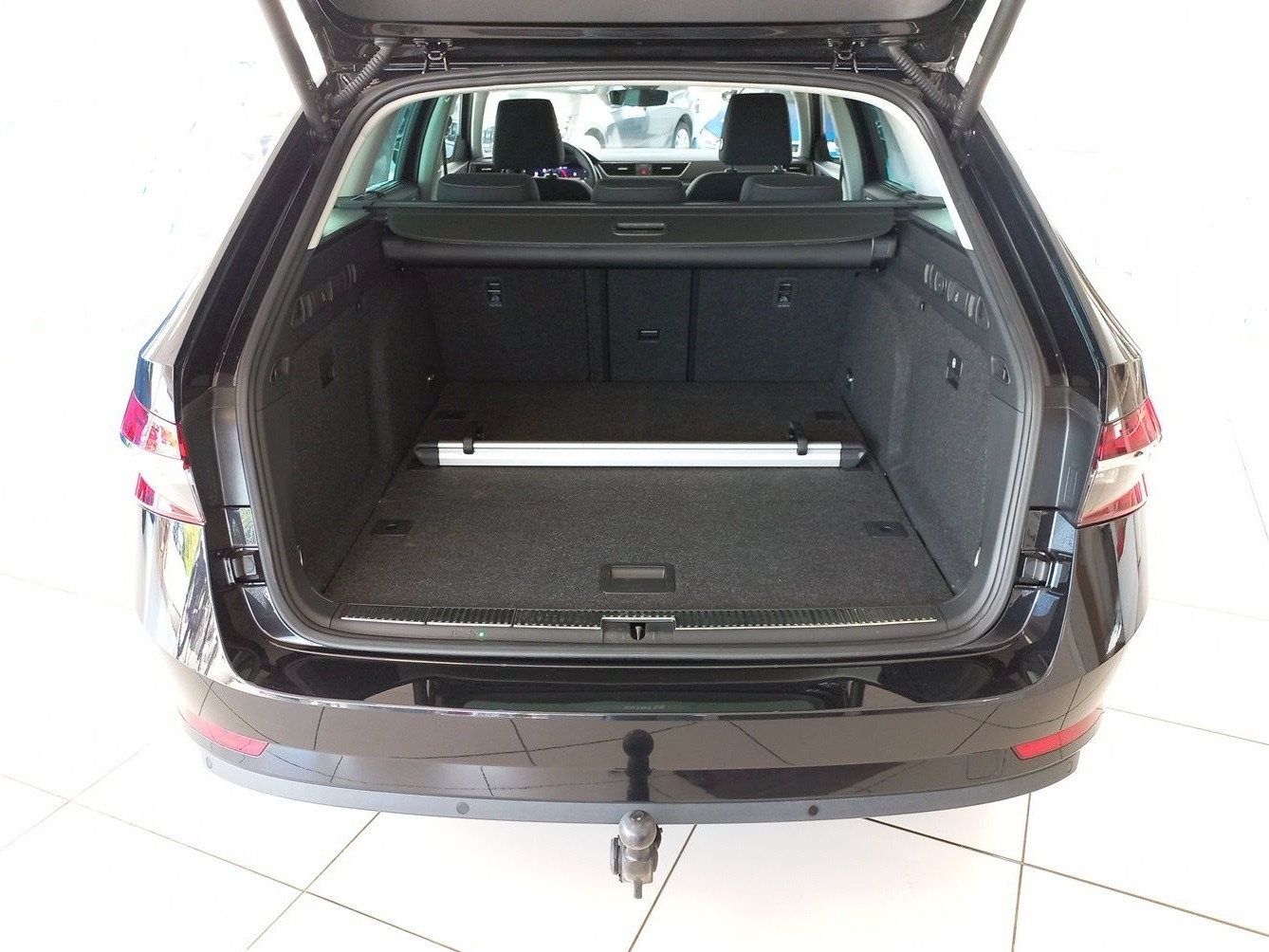 SKODA Superb Combi 2.0 TDI DSG Style AHK ACC LED NAVI Bild 19