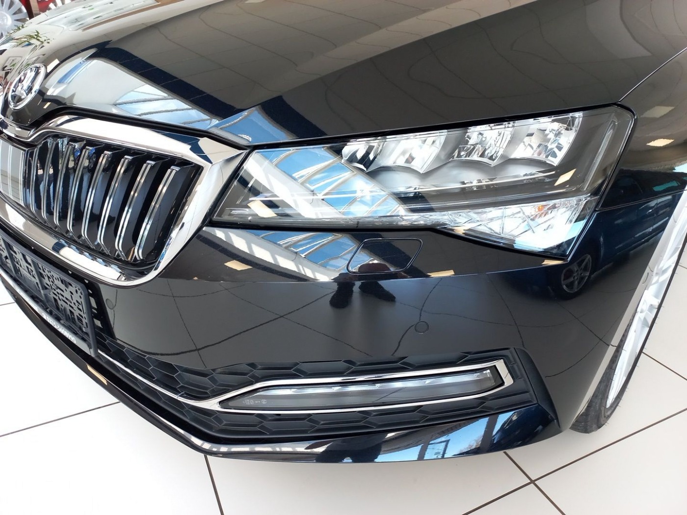 SKODA Superb Combi 2.0 TDI DSG Style AHK ACC LED NAVI Bild 5
