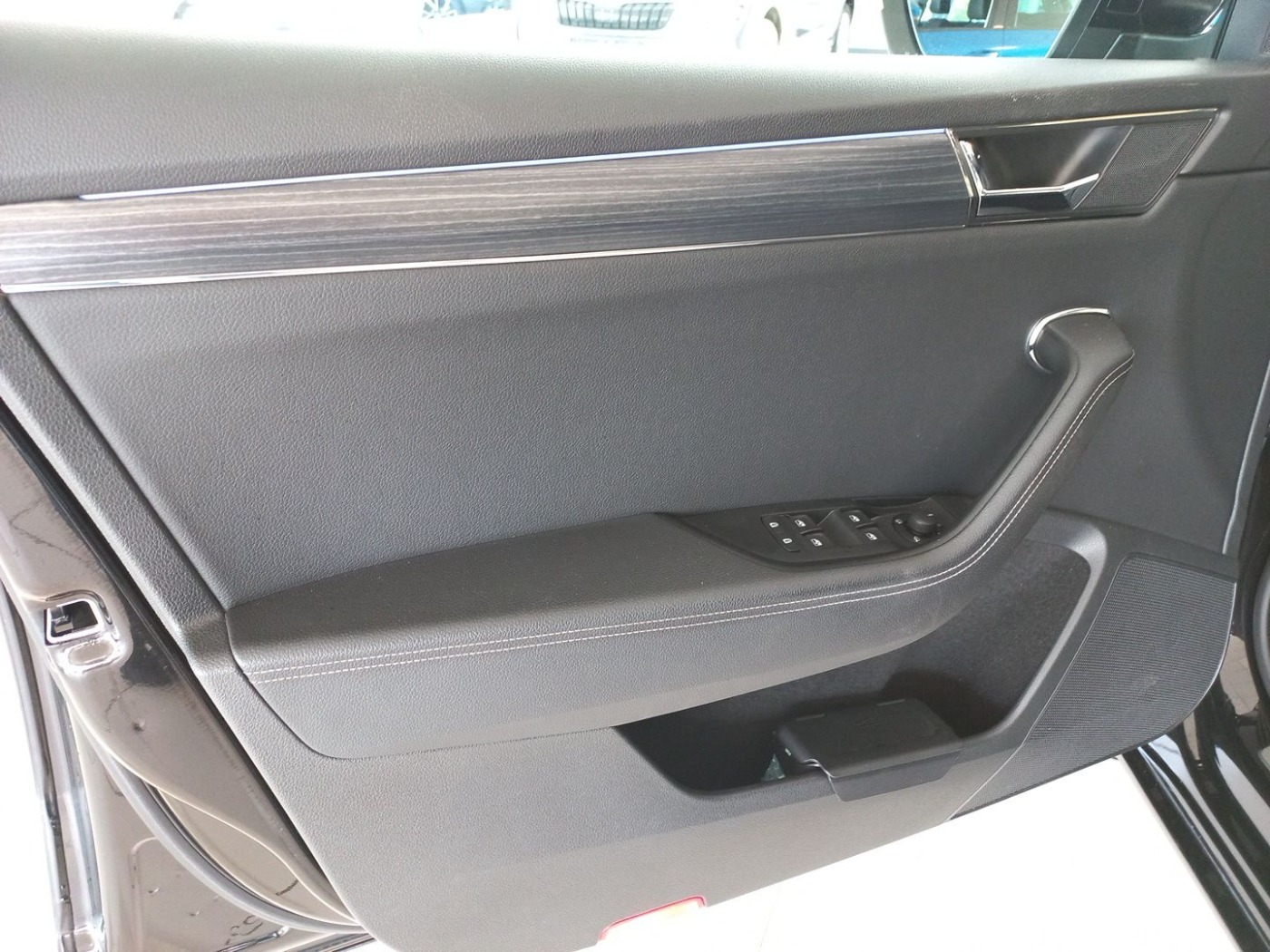 SKODA Superb Combi 2.0 TDI DSG Style AHK ACC LED NAVI Bild 7