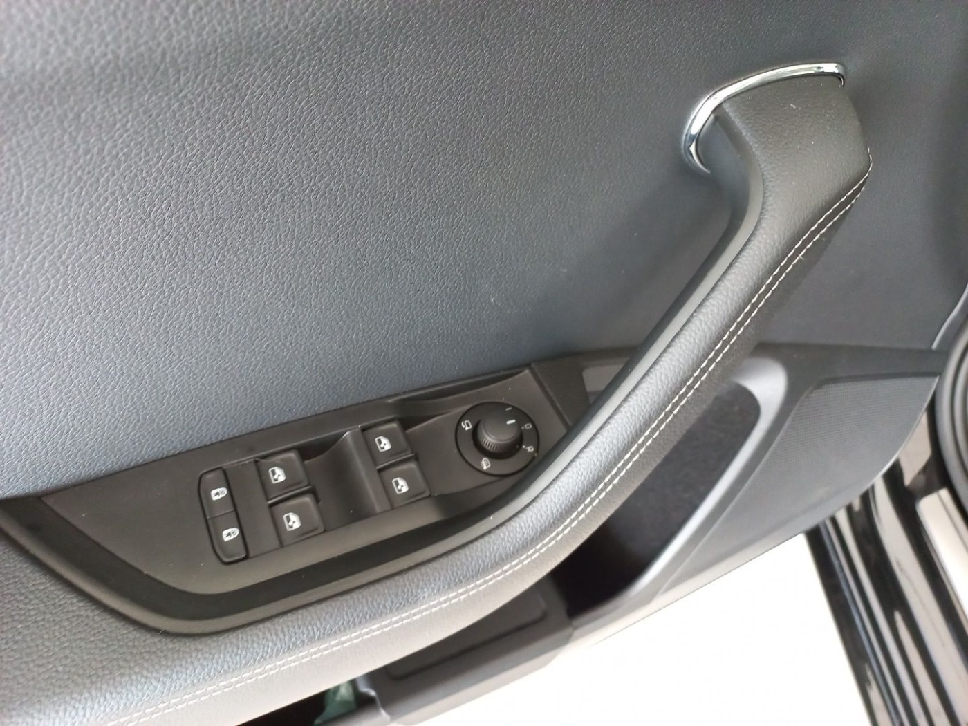 SKODA Superb Combi 2.0 TDI DSG Style AHK ACC LED NAVI Bild 8