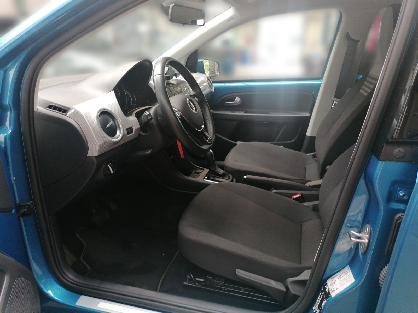 VW e-UP! 32,3 kWh ALU CCS BLUETOOTH KLIMA RFK PDC Bild 10
