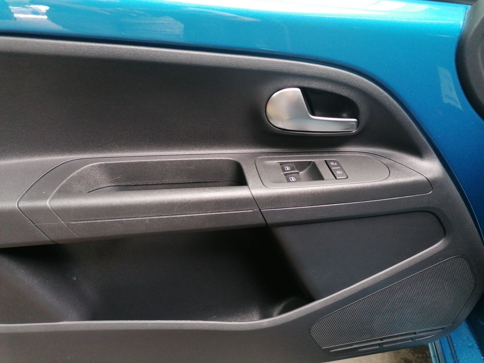 VW e-UP! 32,3 kWh ALU CCS BLUETOOTH KLIMA RFK PDC Bild 13