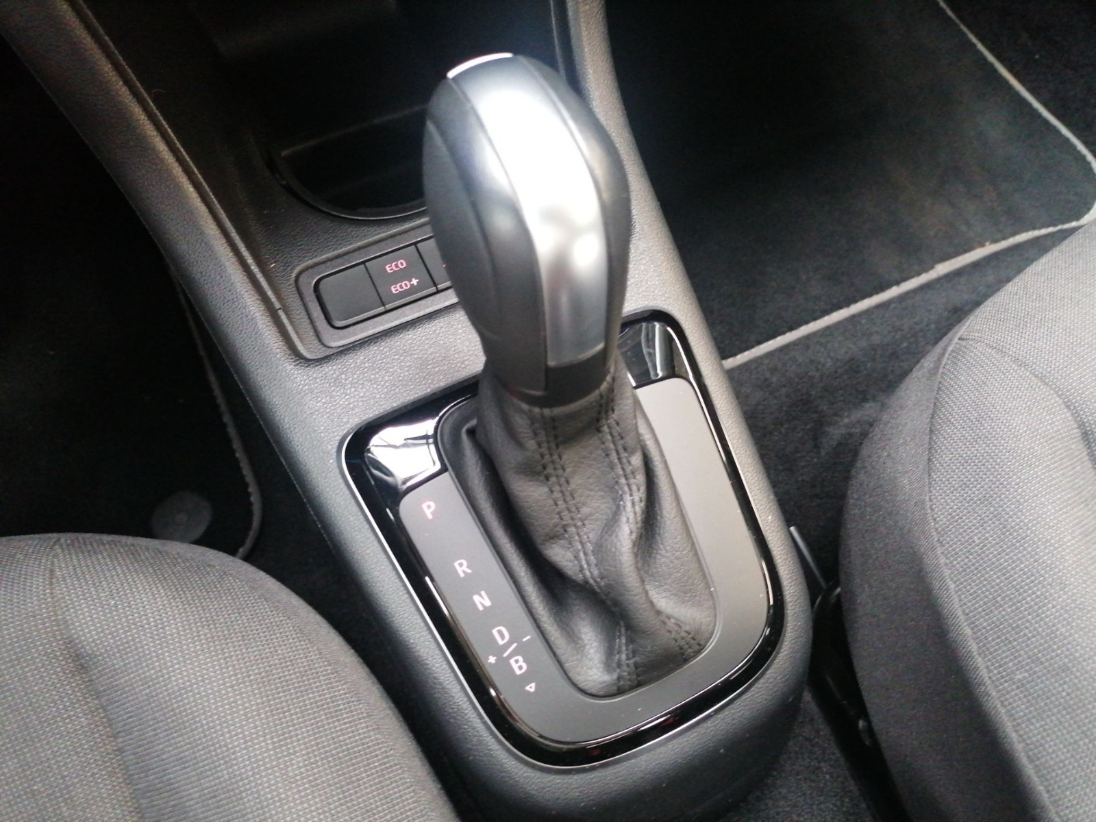 VW e-UP! 32,3 kWh ALU CCS BLUETOOTH KLIMA RFK PDC Bild 19