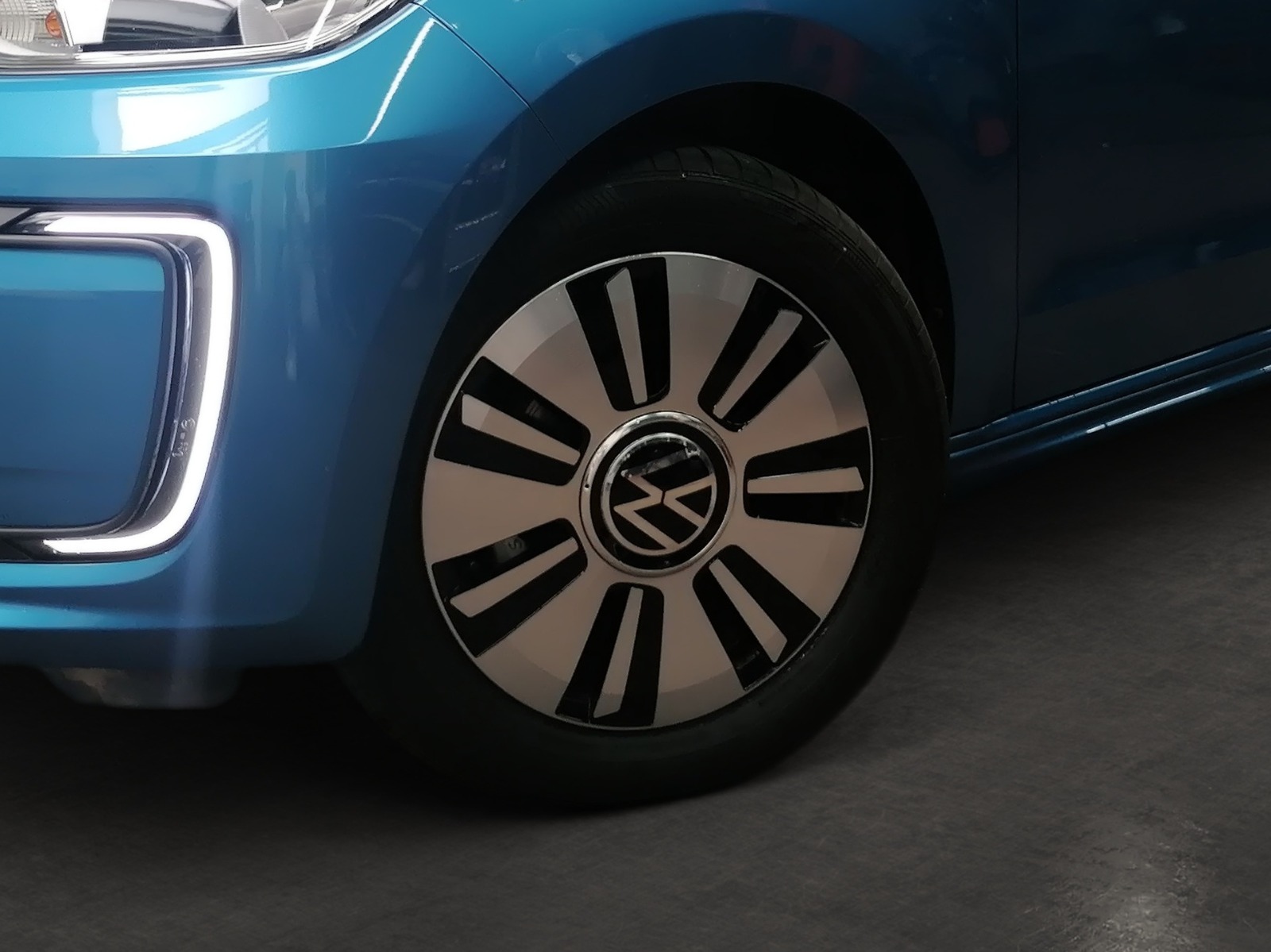 VW e-UP! 32,3 kWh ALU CCS BLUETOOTH KLIMA RFK PDC Bild 6