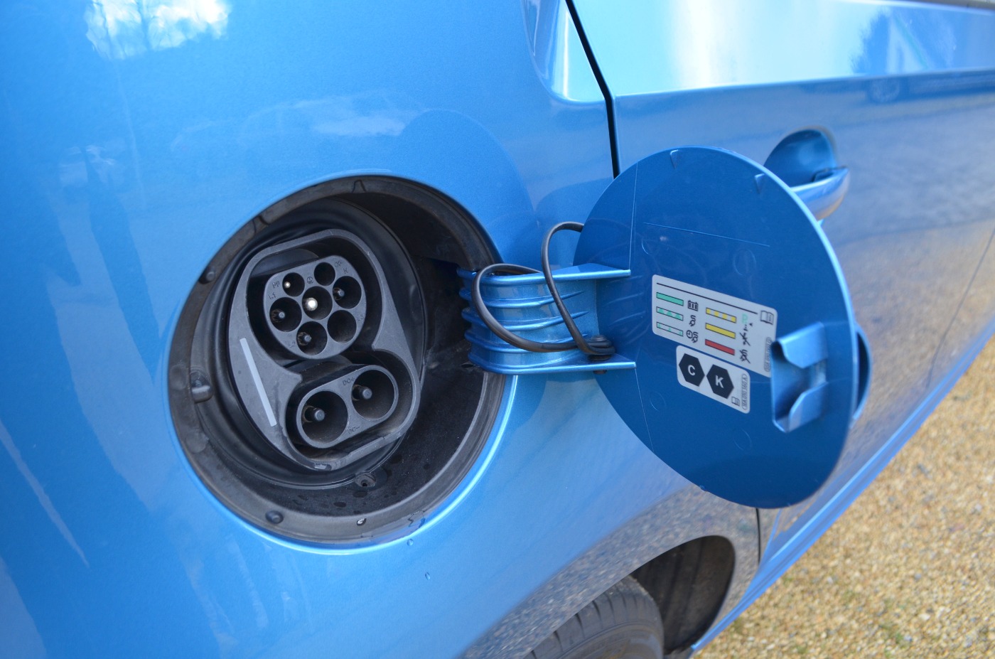 VW e-UP! 32,3 kWh ALU CCS BLUETOOTH KLIMA RFK PDC Bild 7