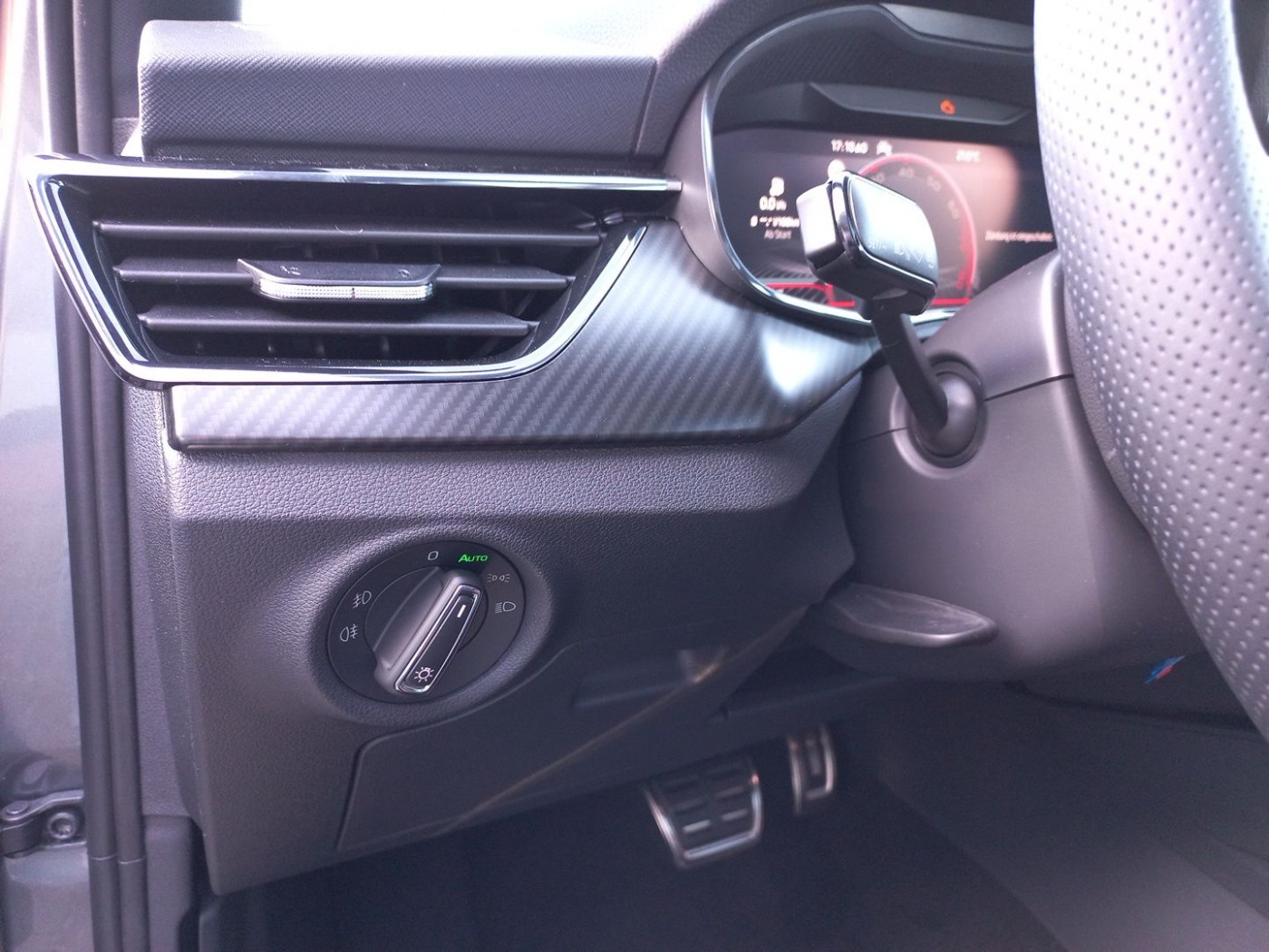 Škoda Kamiq 1.5 TSI DSG Monte Carlo DAB NAVI PANO RFK Bild 11