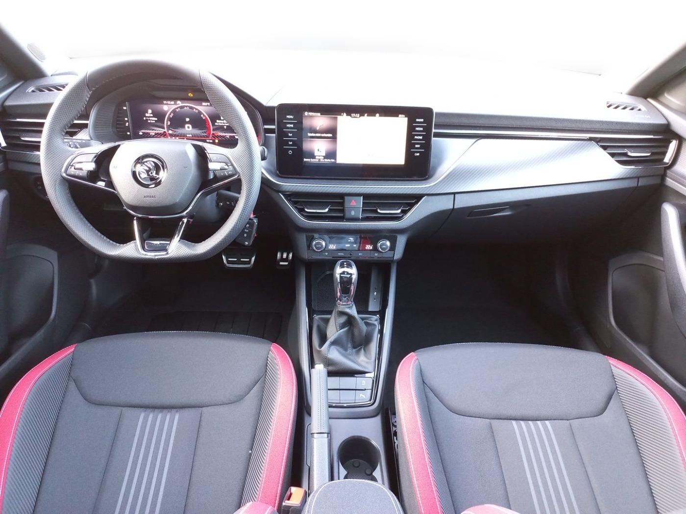 Škoda Kamiq 1.5 TSI DSG Monte Carlo DAB NAVI PANO RFK Bild 14