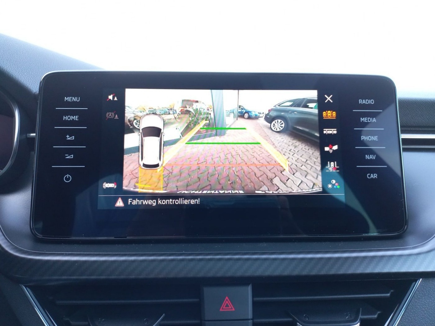 Škoda Kamiq 1.5 TSI DSG Monte Carlo DAB NAVI PANO RFK Bild 17