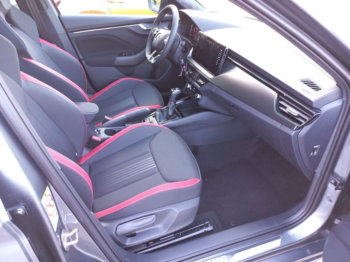 Škoda Kamiq 1.5 TSI DSG Monte Carlo DAB NAVI PANO RFK Bild 19