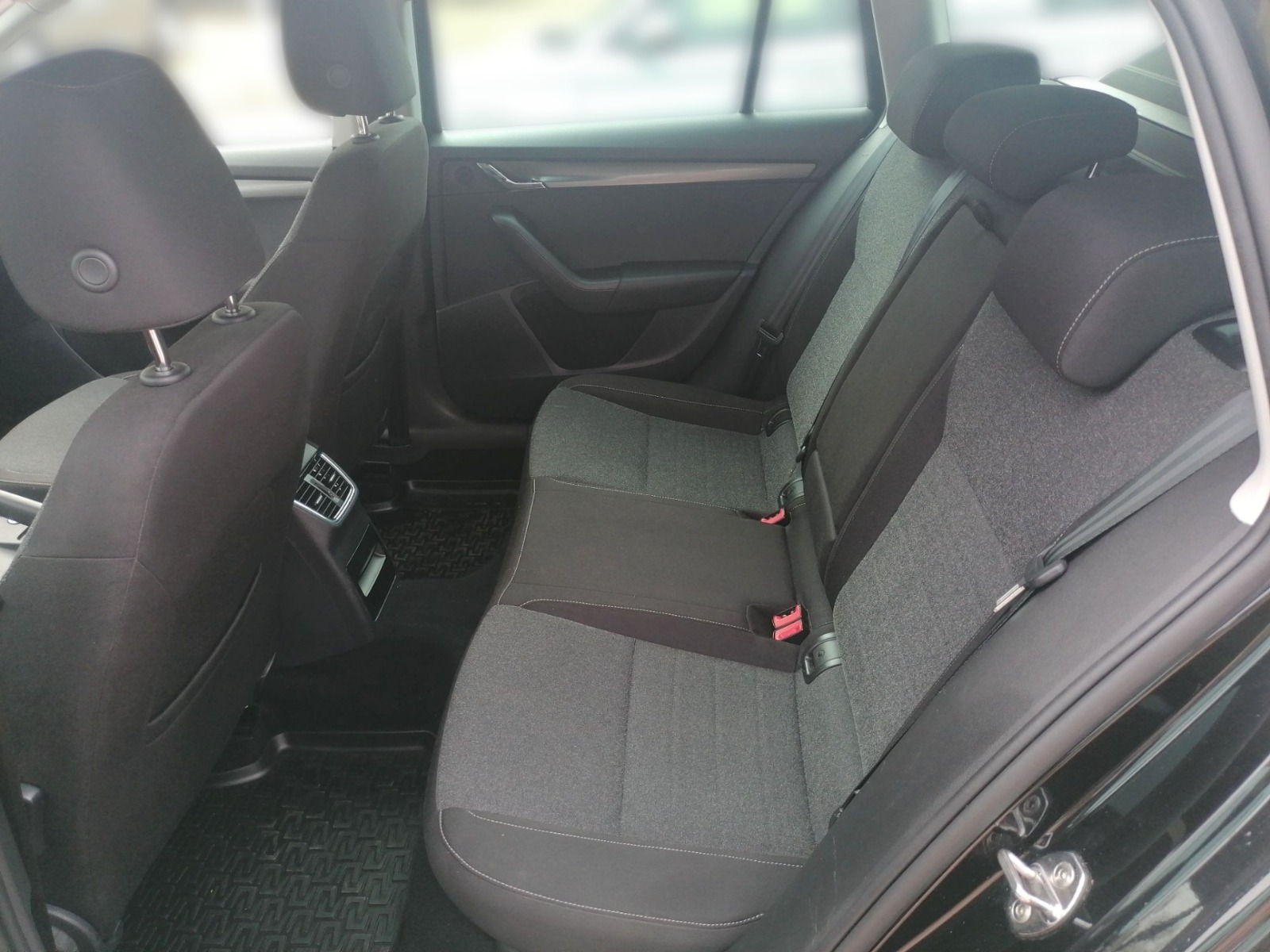 Skoda Octavia Combi 1.5 TSI Soleil ACC KA LED NAVI RFK Bild 9