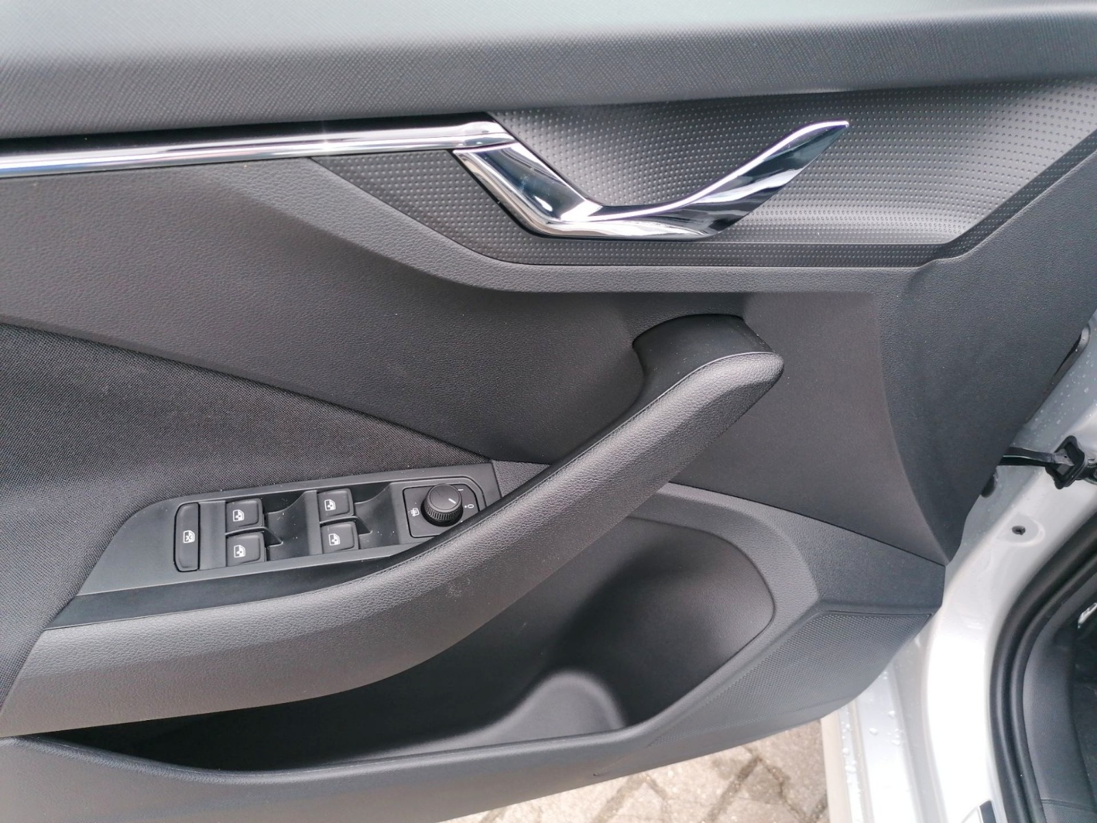 Skoda Kamiq 1.0 TSI Tour ALU DAB KA PDC SHZ TOUCH Bild 7